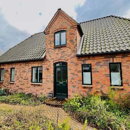 Gaestehaus Zum Krug Husum  Exterior photo